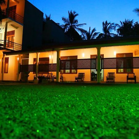 Vishmee Holiday Inn Embilipitiya Exterior foto