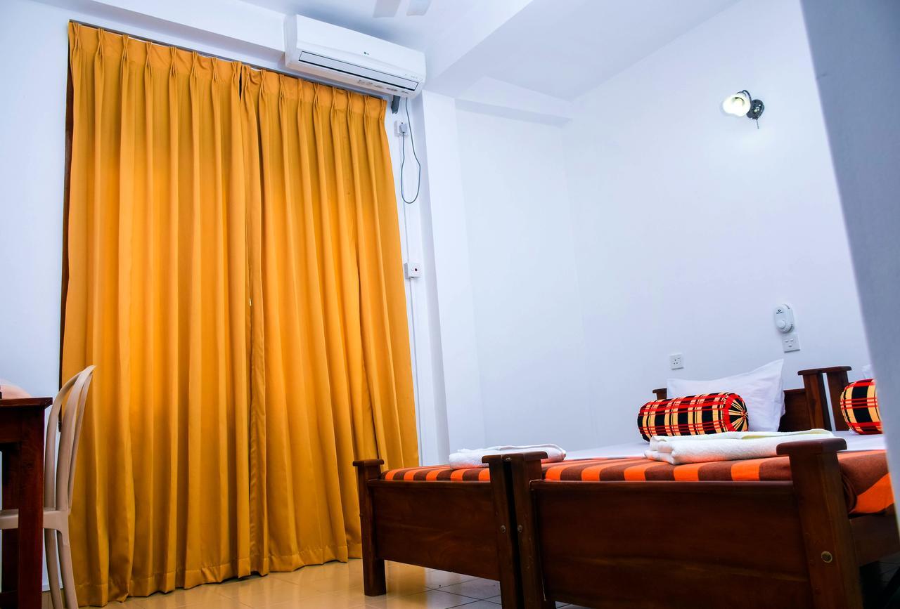 Vishmee Holiday Inn Embilipitiya Exterior foto