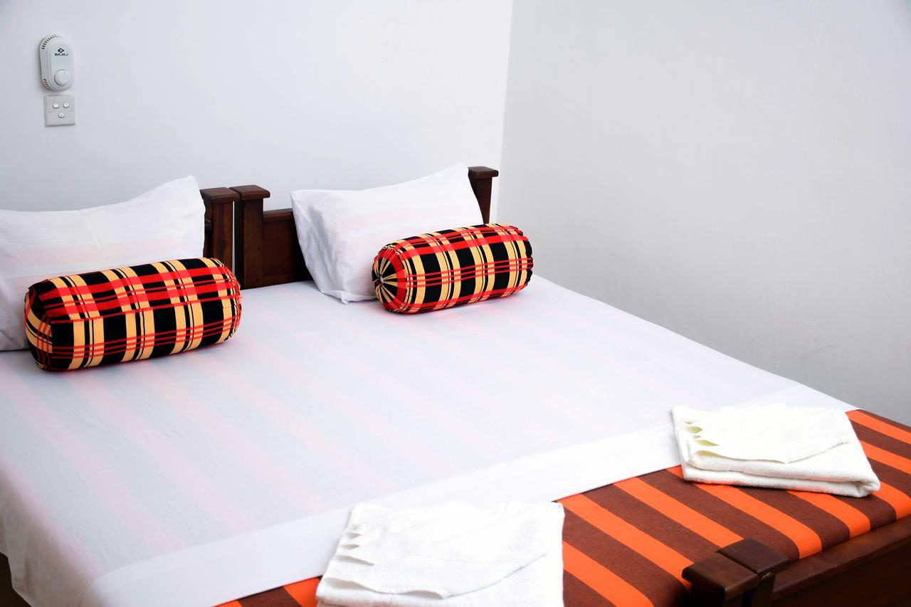 Vishmee Holiday Inn Embilipitiya Exterior foto