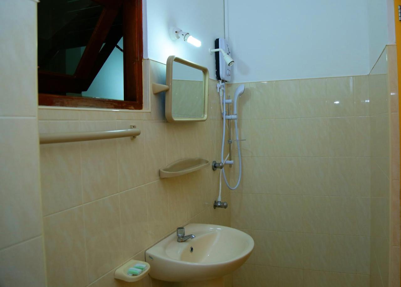 Vishmee Holiday Inn Embilipitiya Exterior foto