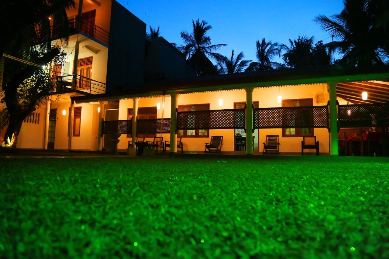 Vishmee Holiday Inn Embilipitiya Exterior foto