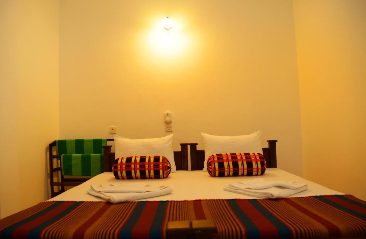 Vishmee Holiday Inn Embilipitiya Exterior foto