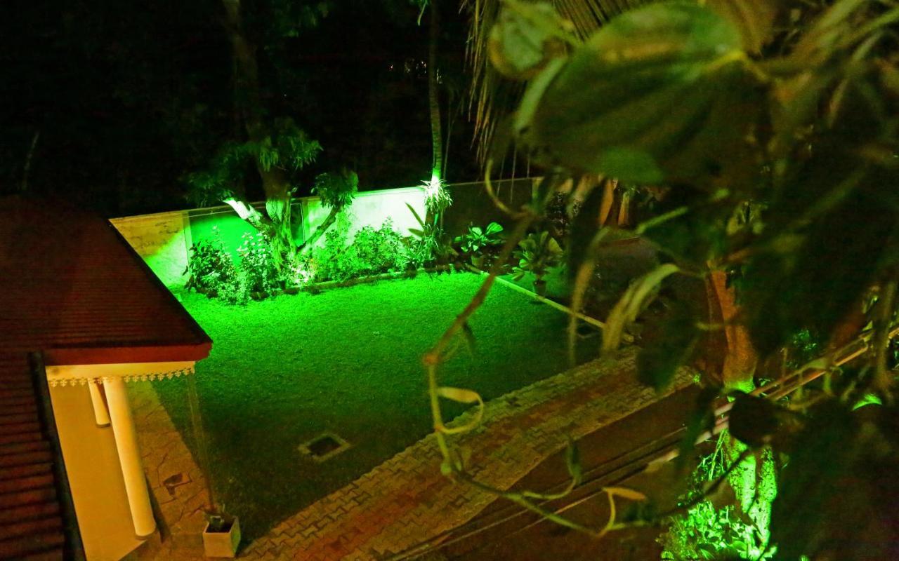 Vishmee Holiday Inn Embilipitiya Exterior foto
